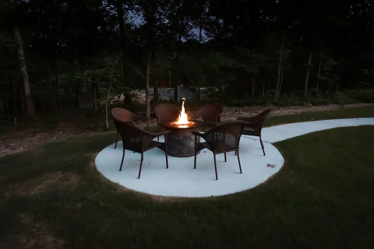 Rocky Ridge Chalet_ Hot tub_Woodland views_Back 40